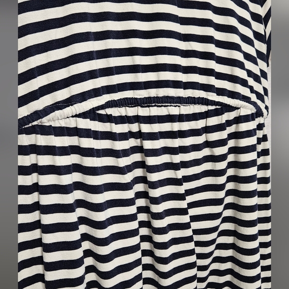 Isabel Maternity by Ingrid & Isabel Navy and White Striped Top - Picture 2 of 10